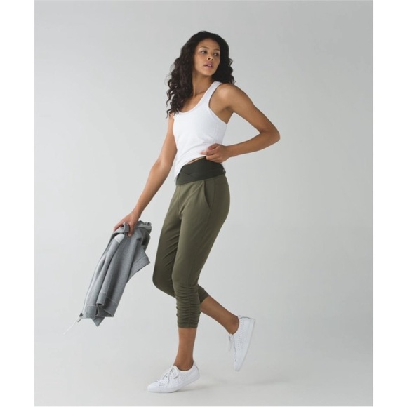 Lululemon Sunset Salutation Crop Size 2/ Fatigue Green Fold Over Waistband - Picture 3 of 9